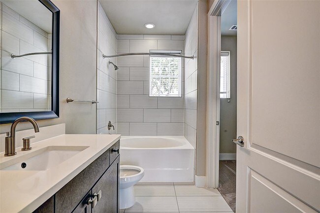 Building Photo - 3272 Las Palmas St