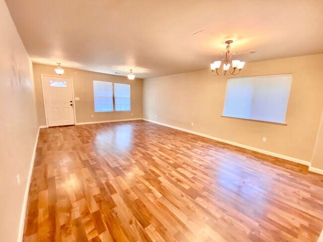 Foto del edificio - Lots of Living Space