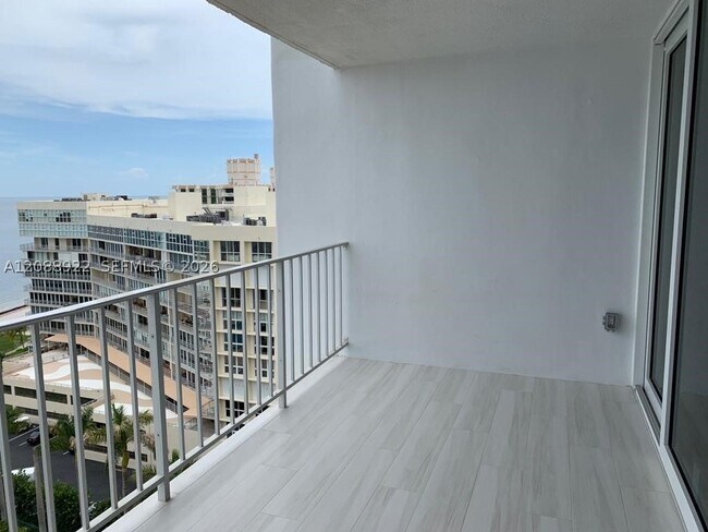 Building Photo - 881 Ocean Dr