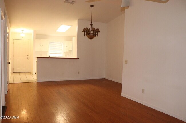 Foto del edificio - 1061 Oak Forest Cir