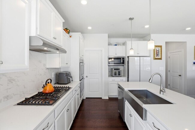 Building Photo - 6702 Savannah Dr