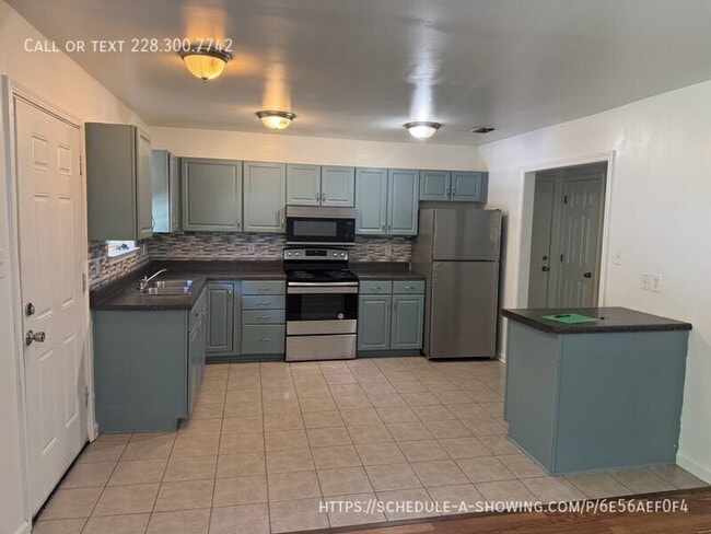 124 30th 1/2 St-B - 124 30th 1/2 St-B Apartment