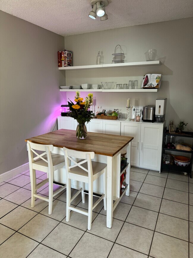 comedor - 1881 NW 96th Ter