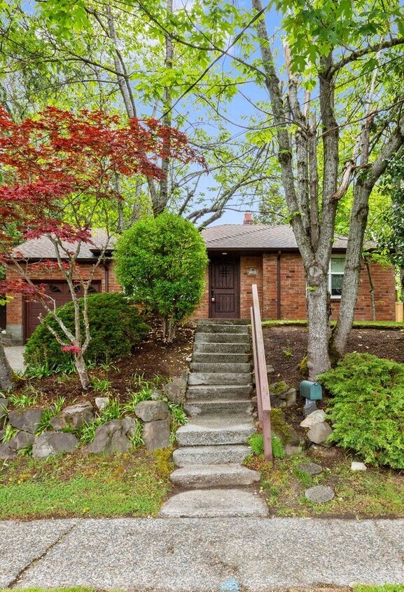 Foto principal - DARLING BUNGALOW in Desirable Arroyo Heigh...