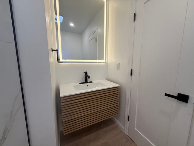 Building Photo - 45 Mahl Ave