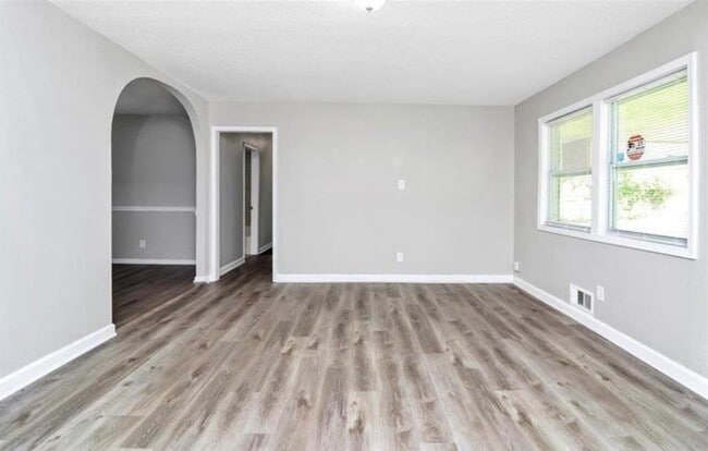 Foto del edificio - 3711 Daisy Dr