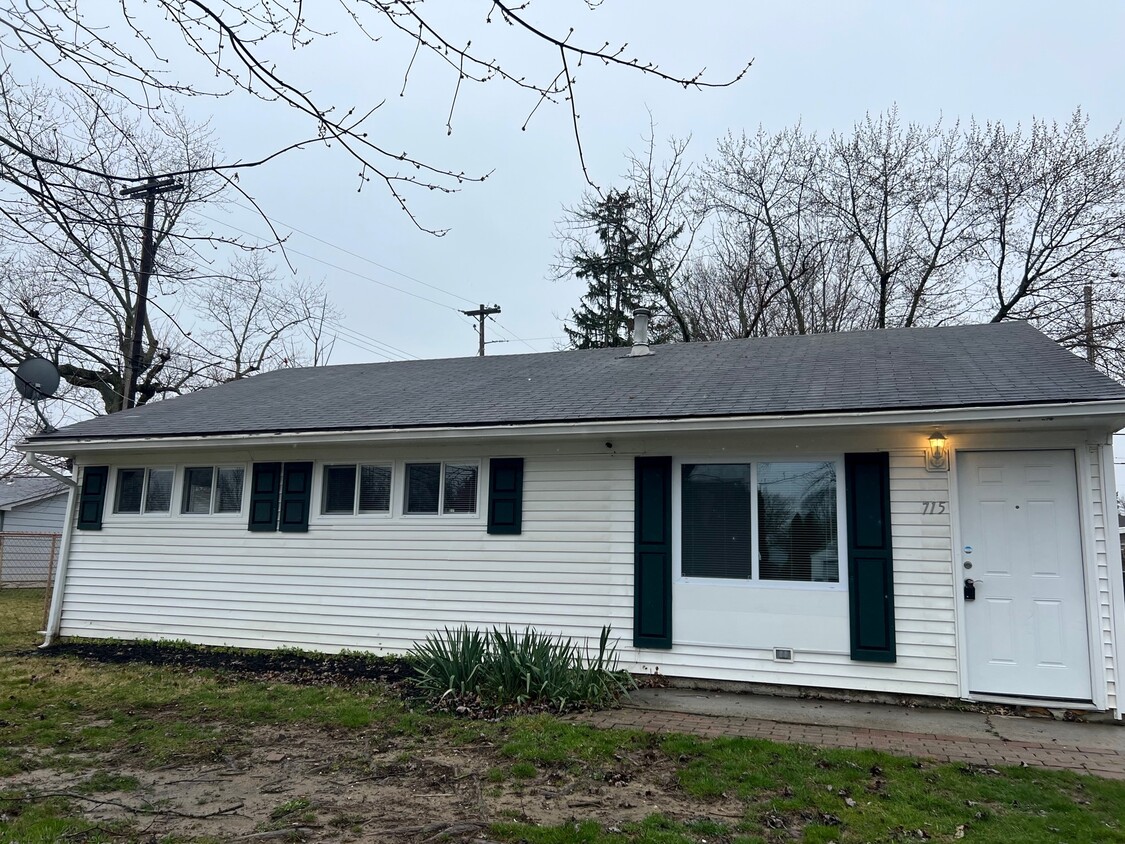 Foto principal - 715 Georgian Dr