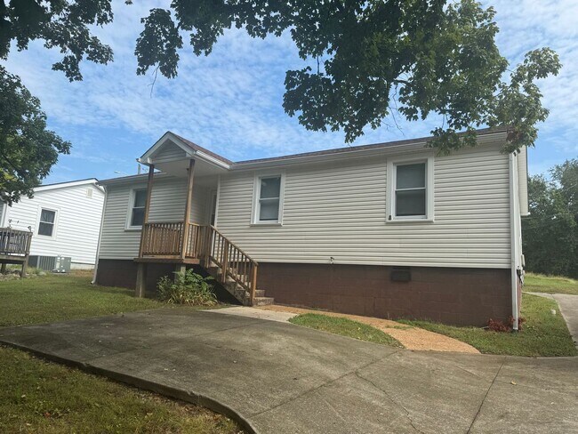 Foto del edificio - Lovely 3 Bdr/1 Ba Home, tucked away yet ST...