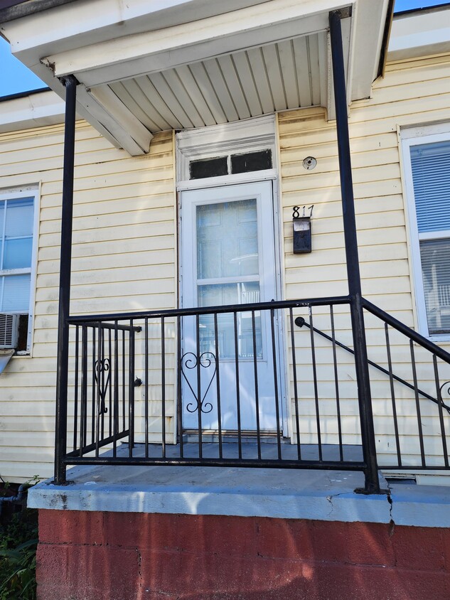 Foto principal - 817 W 35th St
