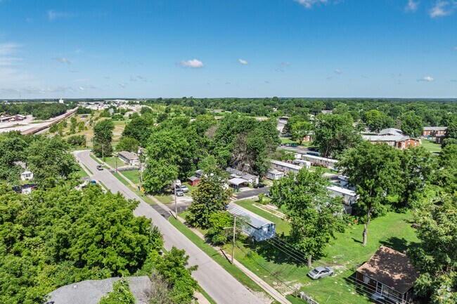Aerial Photo - 2551 W Atlantic St