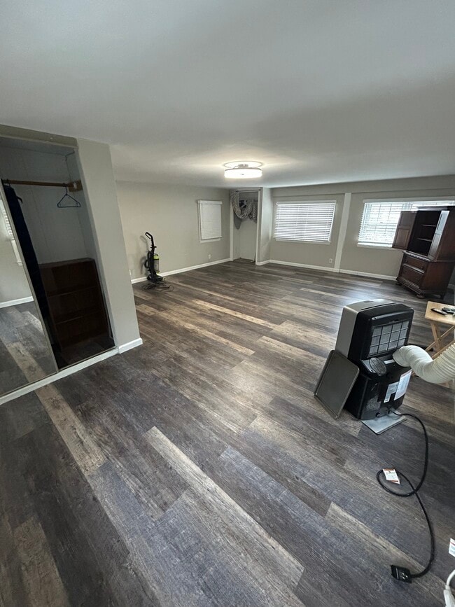 Building Photo - 9539 Possum Hollow Rd