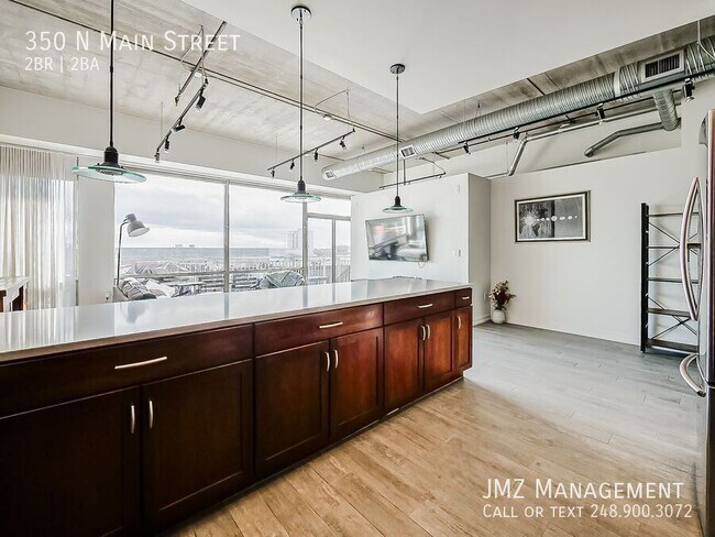 Foto del edificio - 350 N Main St