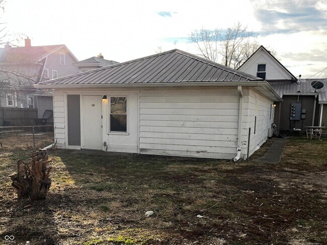 Foto del edificio - 336 W 6th St