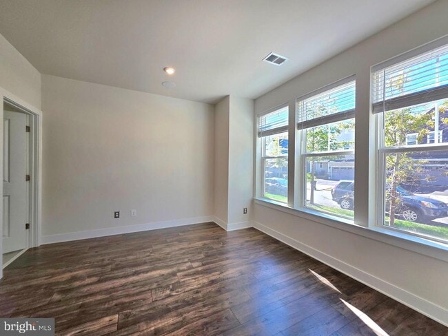 Foto del edificio - 1552 Meadowlark Glen Rd