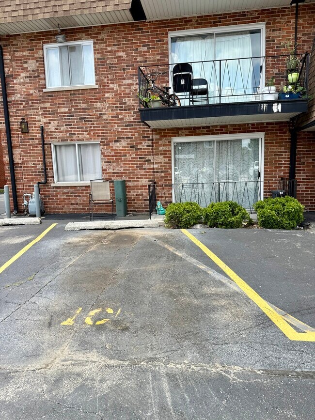 Foto del edificio - 10715 Keating Ave