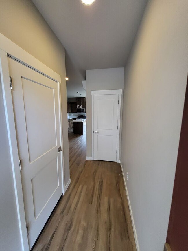 Foto del edificio - 61570 SE Lucia St