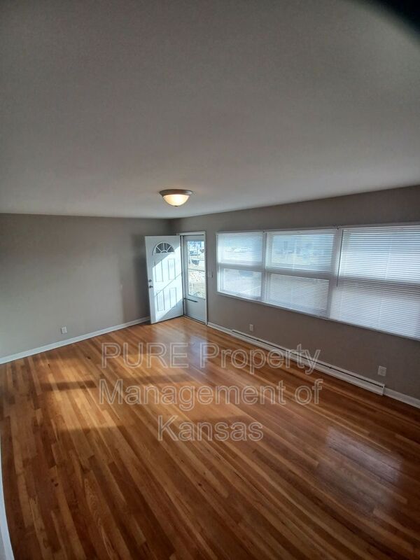 Building Photo - 2117 SW Van Buren St