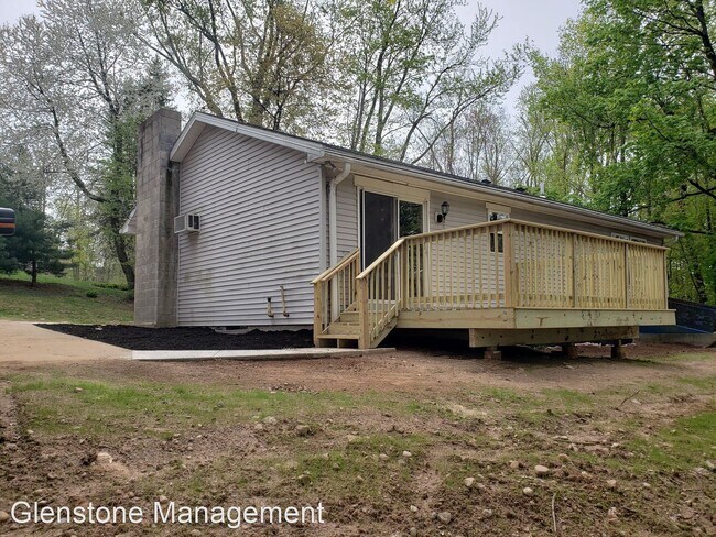 Building Photo - 3 br, 1 bath House - 18 Hilltop Dr