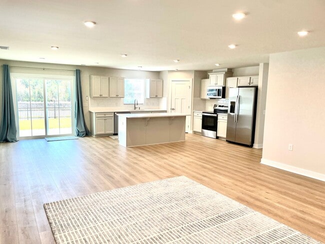 Foto del edificio - 3 Bedroom 2 Bath Home in Middle Creek Vill...