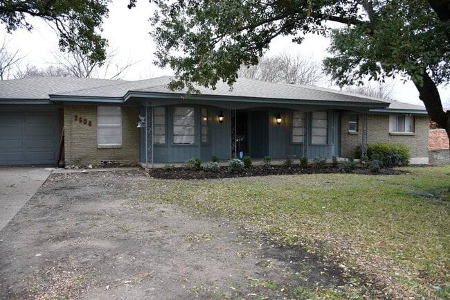 Building Photo - 2506 BEVERLY DR