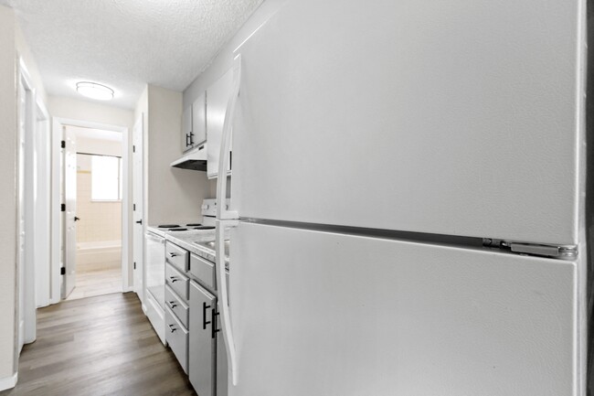 Building Photo - Royal Chateau Apartments