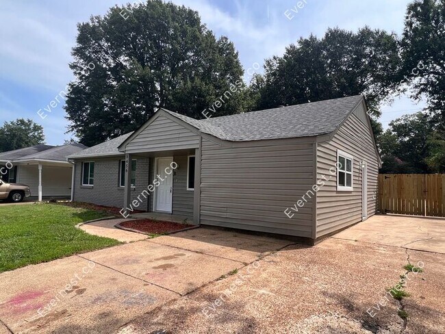 Building Photo - 8456 Booneville Dr