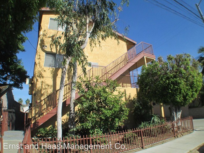 Building Photo - 2226 Lewis Ave
