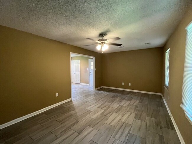 Foto del edificio - Renovated 2 Bedroom 1 Bath Home for Rent!!