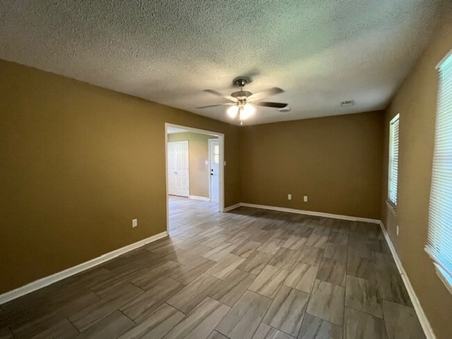 Building Photo - Renovated 3 Bedroom 1 Bath Home for Rent!!