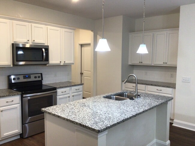 Building Photo - 16 Cherry St