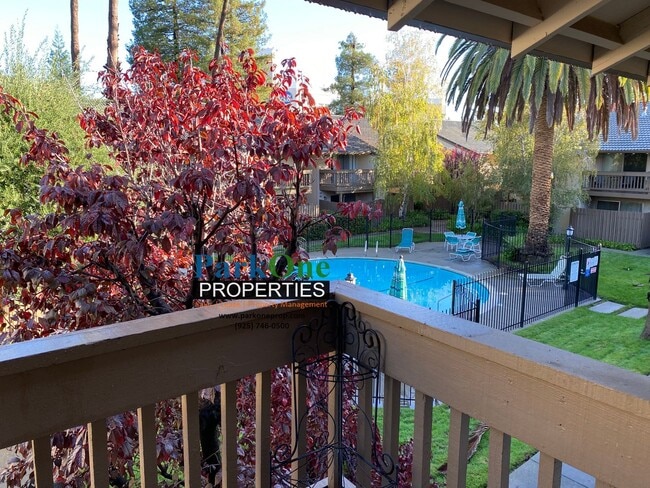 Building Photo - Spacious 2 bed / 2 bath condo in great location.