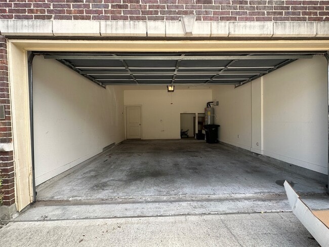 Building Photo - 5151 Oasis Park Ln