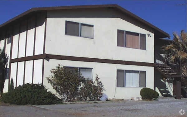 Foto del edificio - 20802 Bear Valley Rd