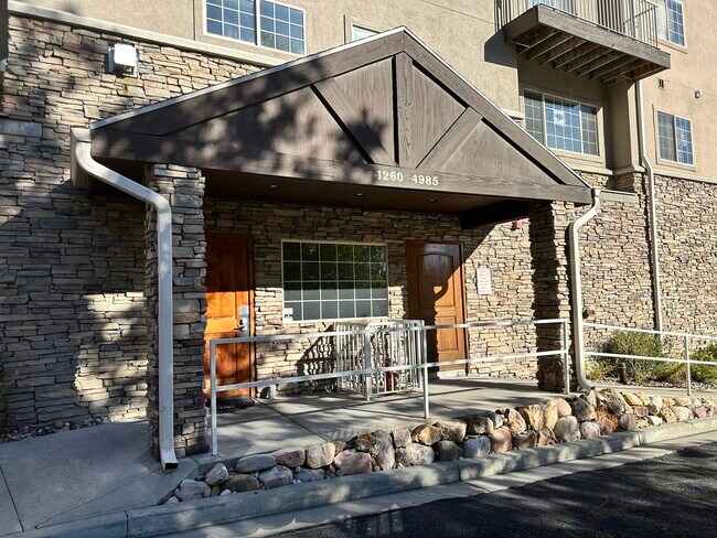 Foto del edificio - 4985 Kiska Ln