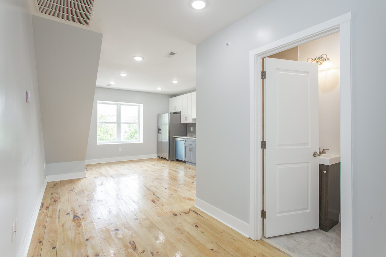 Unit 3 - 5011 Chester Ave