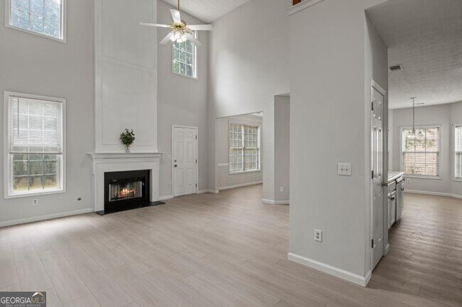 Building Photo - 329 Horsehill St