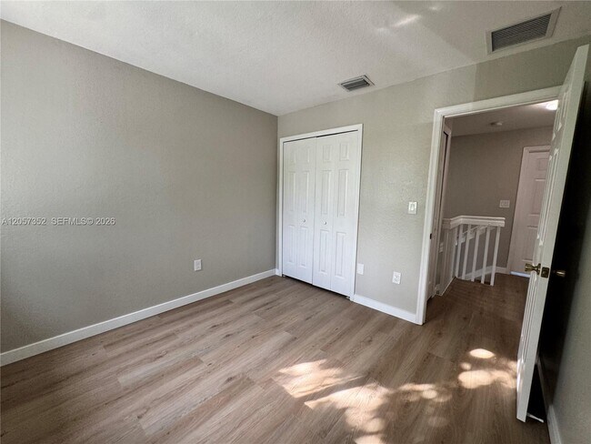 Building Photo - 1592 SE 27th Ct