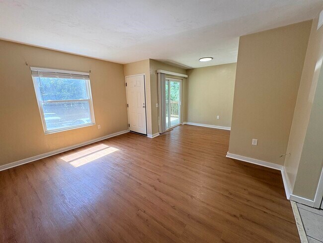 Building Photo - 1530 Live Oak Dr