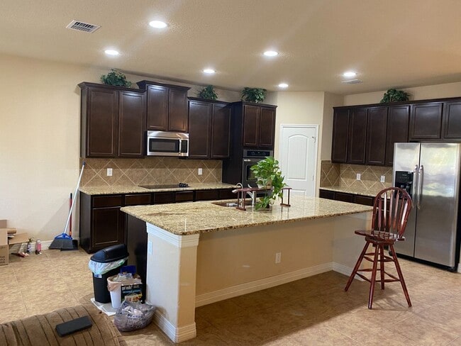 Building Photo - 3101 Christians Tee