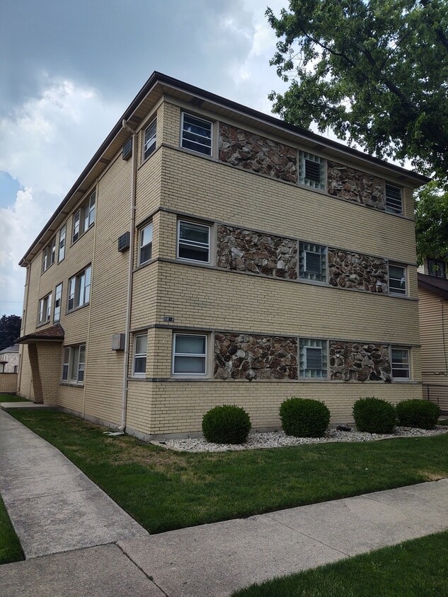 Primary Photo - 2414 N 76th Ave