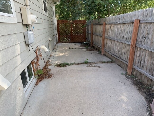 Building Photo - Updated 1 Bed 1 Bath Apartment