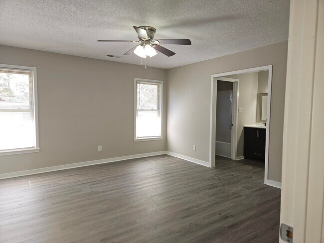 Foto del edificio - 107 Robinwood Dr