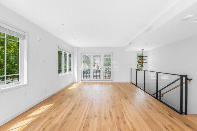 Building Photo - 1504 Cypress Ave