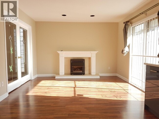 Photo du bâtiment - 10180-101N4 No. 4 Road