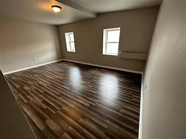 Building Photo - Comfortable home a13