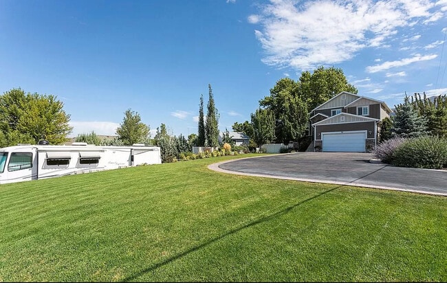 Building Photo - 31 W Mutton Hollow Rd