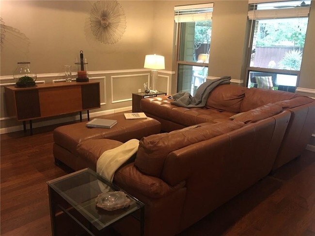 Foto del edificio - 512 Oakcrest Ln