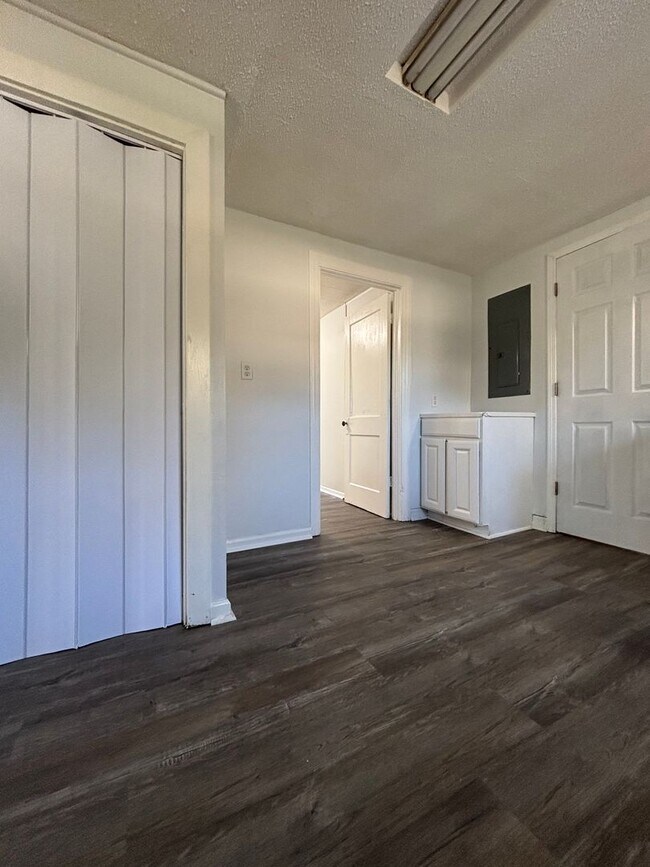 Building Photo - Cute 3bd 1ba home with great loft space!