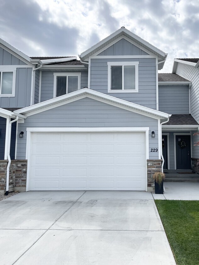 2777 W 4175 S, Roy, UT 84067 Townhome Rentals in Roy UT