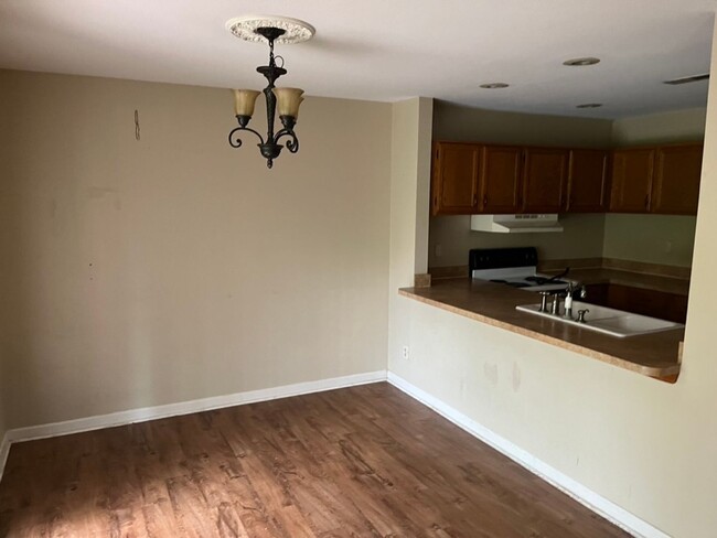 Building Photo - CONDO 2 BR walk out patio in Flying Hills ...